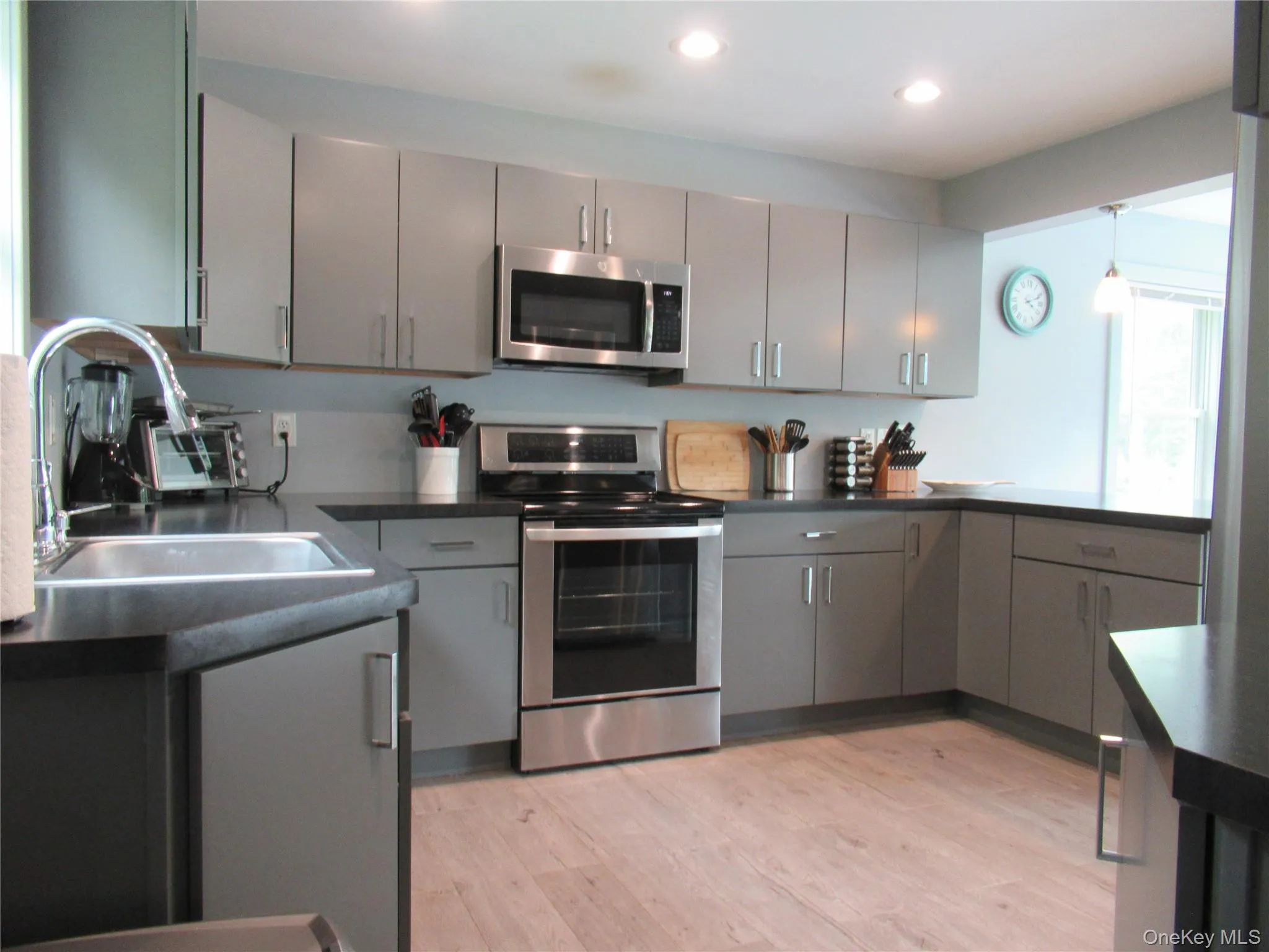 Good working space, plenty of cabinets Good working space, plenty of cabinets