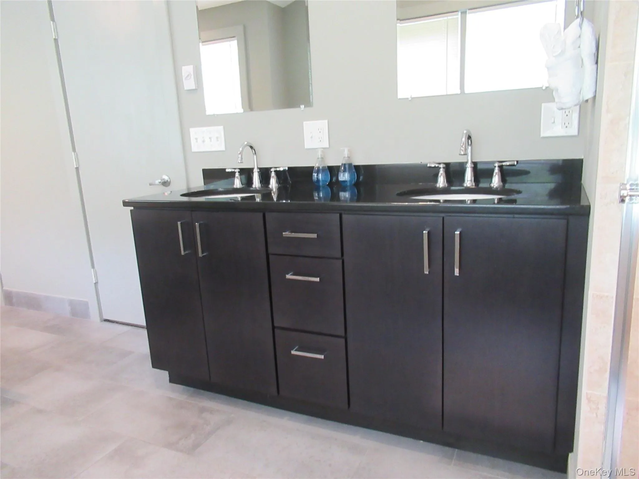 Double vanity Double vanity