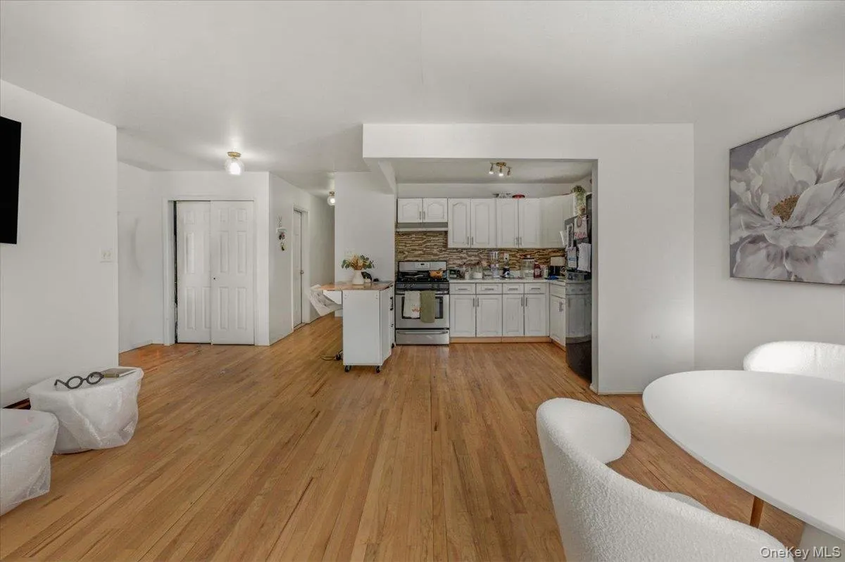 54 Ashford, New York, NY, 3 Bedrooms Bedrooms, 6 Rooms Rooms,2 BathroomsBathrooms,Residential Lease,For Rent,Ashford,0,981880 54 Ashford, New York, NY, 3 Bedrooms Bedrooms, 6 Rooms Rooms,2 BathroomsBathrooms,Residential Lease,For Rent,Ashford,0,981880