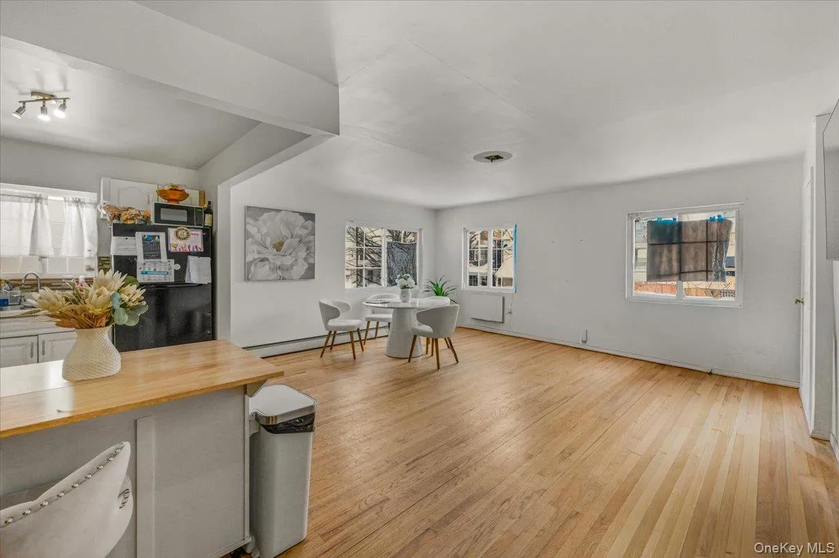 54 Ashford, New York, NY, 3 Bedrooms Bedrooms, 6 Rooms Rooms,2 BathroomsBathrooms,Residential Lease,For Rent,Ashford,0,981880 54 Ashford, New York, NY, 3 Bedrooms Bedrooms, 6 Rooms Rooms,2 BathroomsBathrooms,Residential Lease,For Rent,Ashford,0,981880