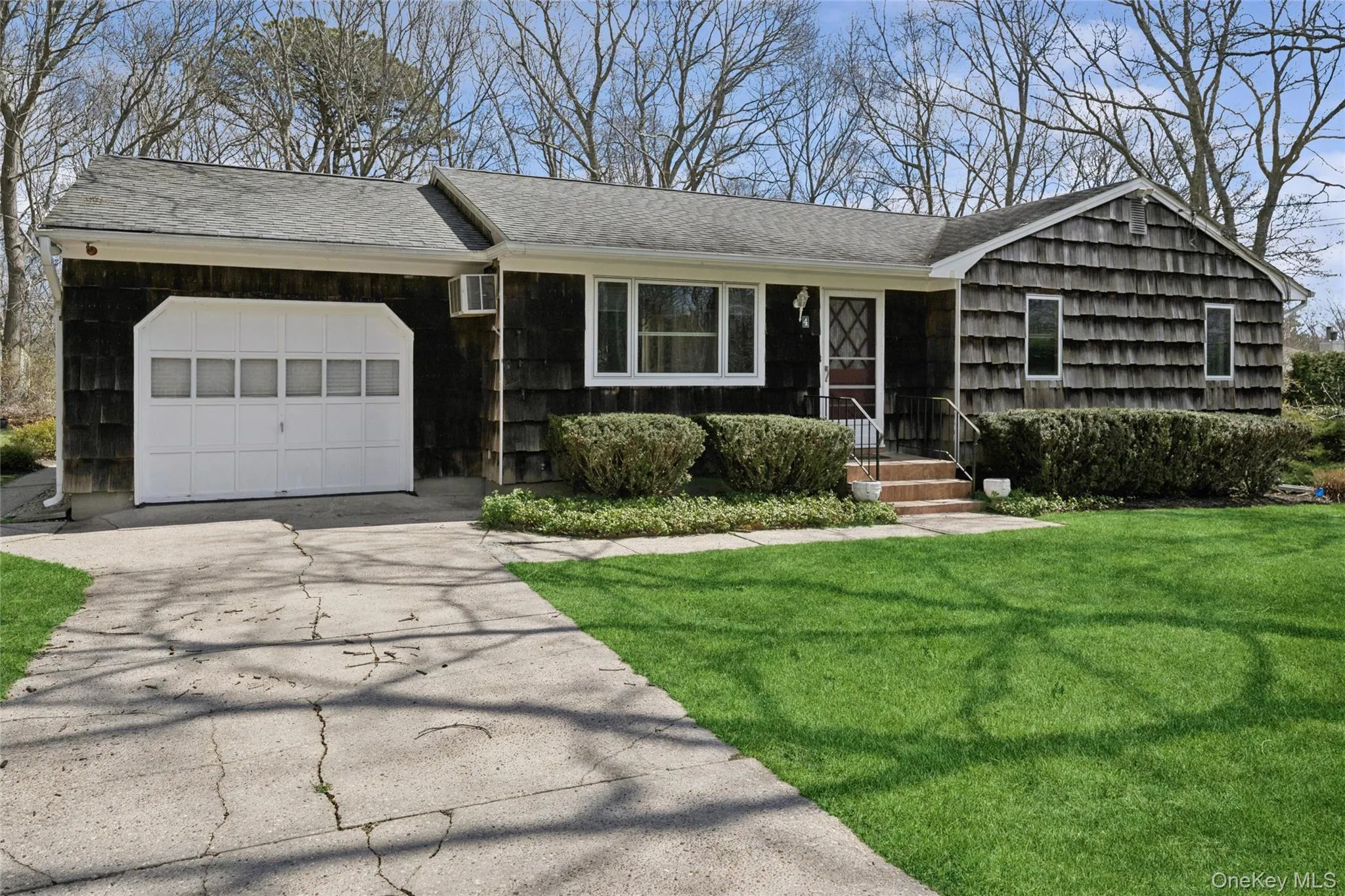 4 Columbine Avenue, Southampton, NY, 3 Bedrooms Bedrooms, 8 Rooms Rooms,2 BathroomsBathrooms,Residential,For Rent,Columbine,0,981892 4 Columbine Avenue, Southampton, NY, 3 Bedrooms Bedrooms, 8 Rooms Rooms,2 BathroomsBathrooms,Residential,For Rent,Columbine,0,981892
