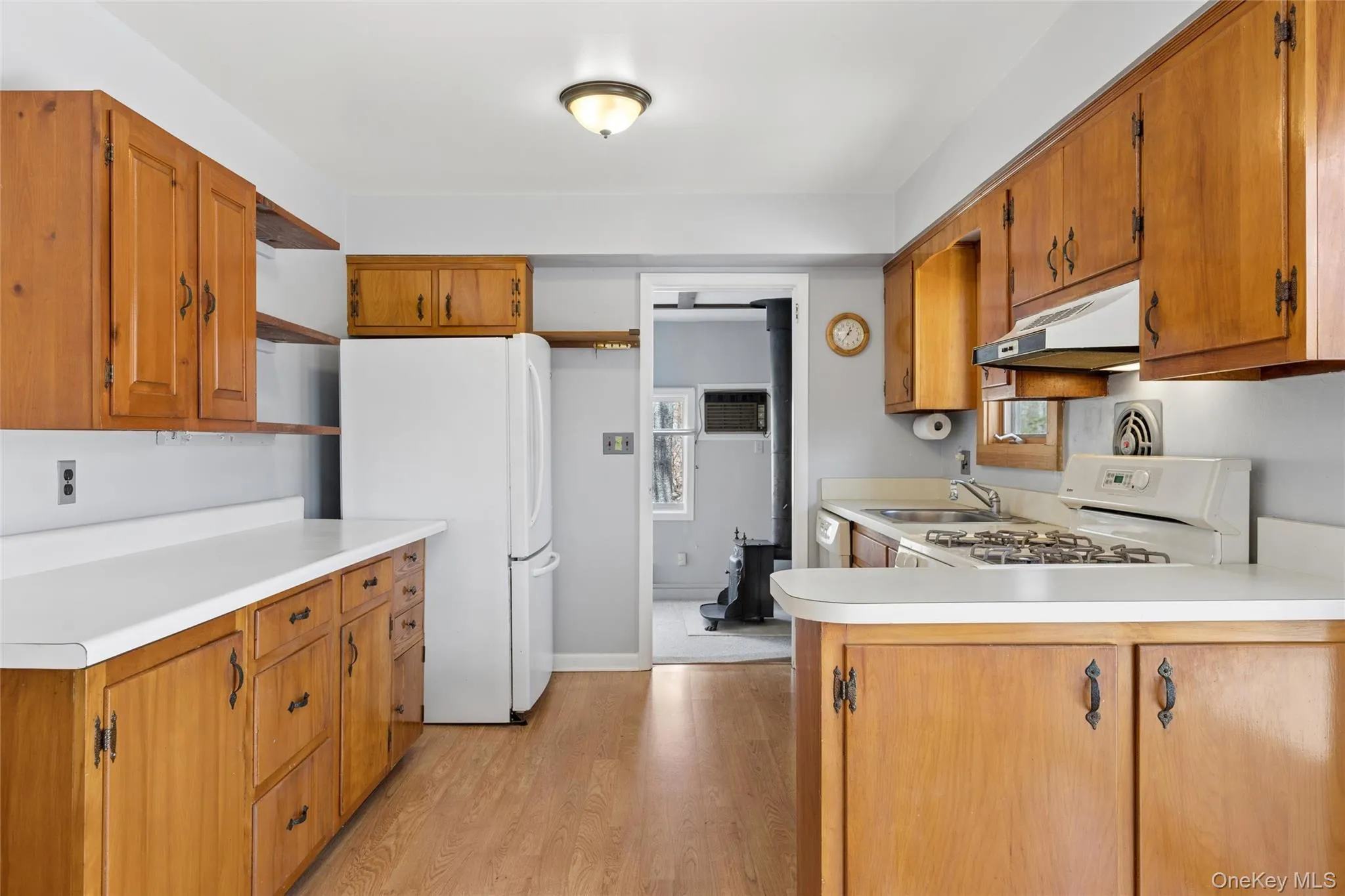 4 Columbine Avenue, Southampton, NY, 3 Bedrooms Bedrooms, 8 Rooms Rooms,2 BathroomsBathrooms,Residential,For Rent,Columbine,0,981892 4 Columbine Avenue, Southampton, NY, 3 Bedrooms Bedrooms, 8 Rooms Rooms,2 BathroomsBathrooms,Residential,For Rent,Columbine,0,981892