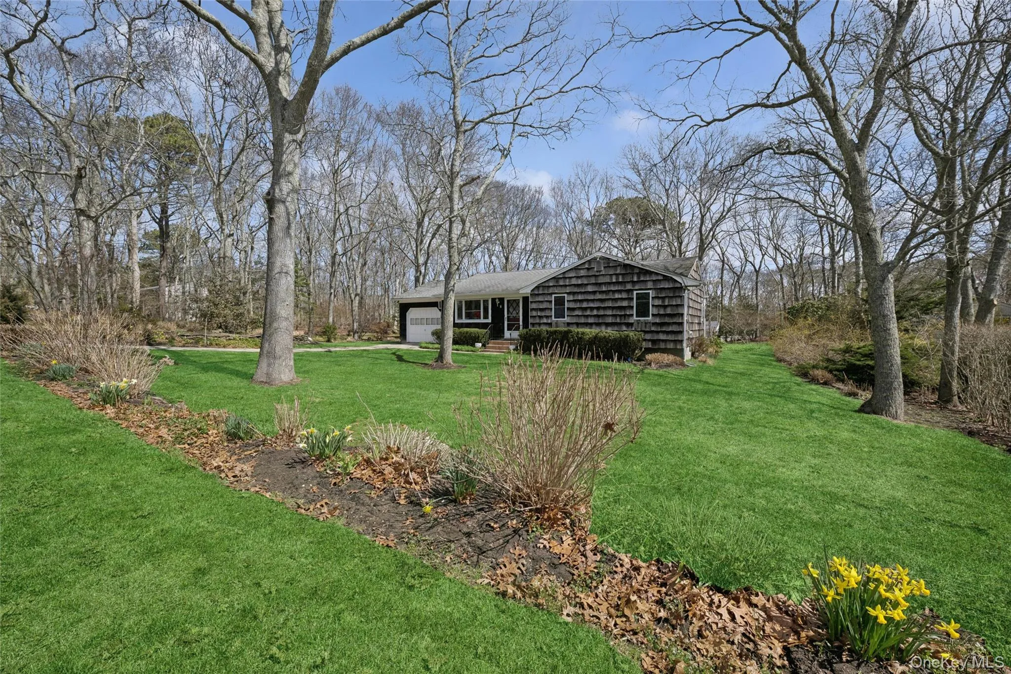 4 Columbine Avenue, Southampton, NY, 3 Bedrooms Bedrooms, 8 Rooms Rooms,2 BathroomsBathrooms,Residential,For Rent,Columbine,0,981892 4 Columbine Avenue, Southampton, NY, 3 Bedrooms Bedrooms, 8 Rooms Rooms,2 BathroomsBathrooms,Residential,For Rent,Columbine,0,981892