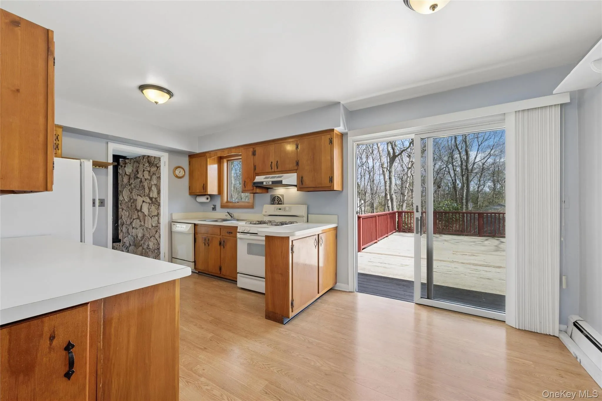 4 Columbine Avenue, Southampton, NY, 3 Bedrooms Bedrooms, 8 Rooms Rooms,2 BathroomsBathrooms,Residential,For Rent,Columbine,0,981892 4 Columbine Avenue, Southampton, NY, 3 Bedrooms Bedrooms, 8 Rooms Rooms,2 BathroomsBathrooms,Residential,For Rent,Columbine,0,981892