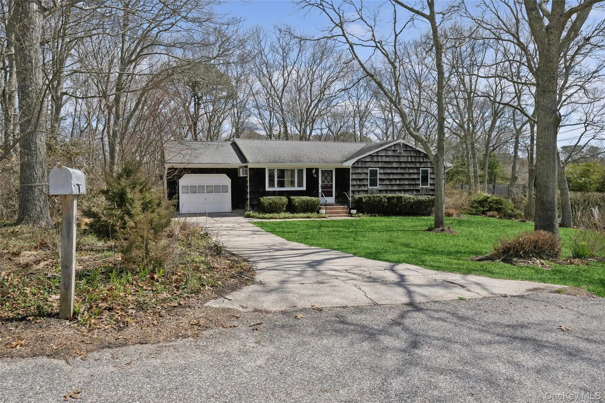 4 Columbine Avenue, Southampton, NY, 3 Bedrooms Bedrooms, 8 Rooms Rooms,2 BathroomsBathrooms,Residential,For Rent,Columbine,0,981892 4 Columbine Avenue, Southampton, NY, 3 Bedrooms Bedrooms, 8 Rooms Rooms,2 BathroomsBathrooms,Residential,For Rent,Columbine,0,981892