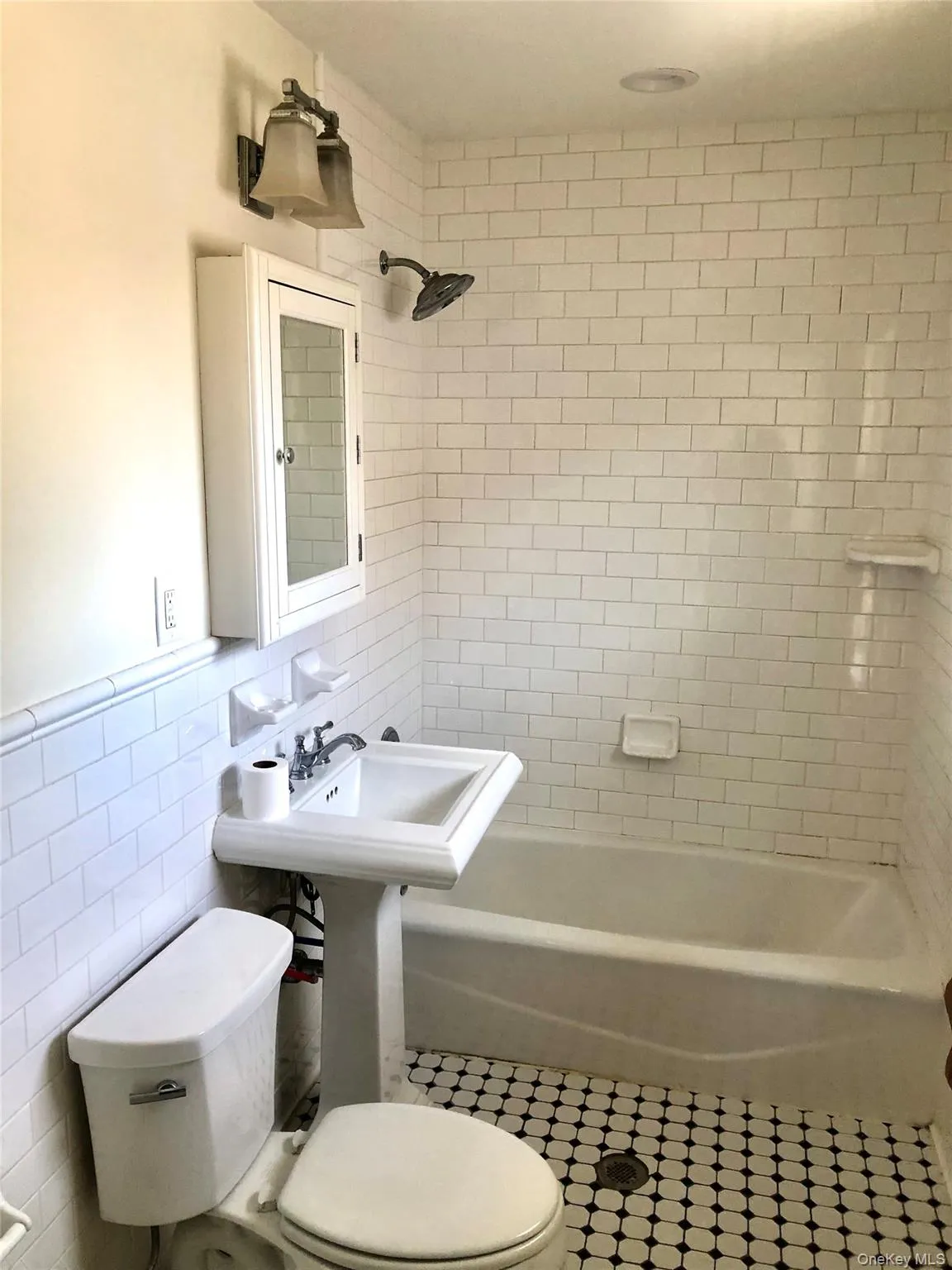 23 West Walnut Street, Long Beach, NY, 2 Bedrooms Bedrooms, 6 Rooms Rooms,2 BathroomsBathrooms,Residential Lease,For Rent,West Walnut Street,0,981895 23 West Walnut Street, Long Beach, NY, 2 Bedrooms Bedrooms, 6 Rooms Rooms,2 BathroomsBathrooms,Residential Lease,For Rent,West Walnut Street,0,981895
