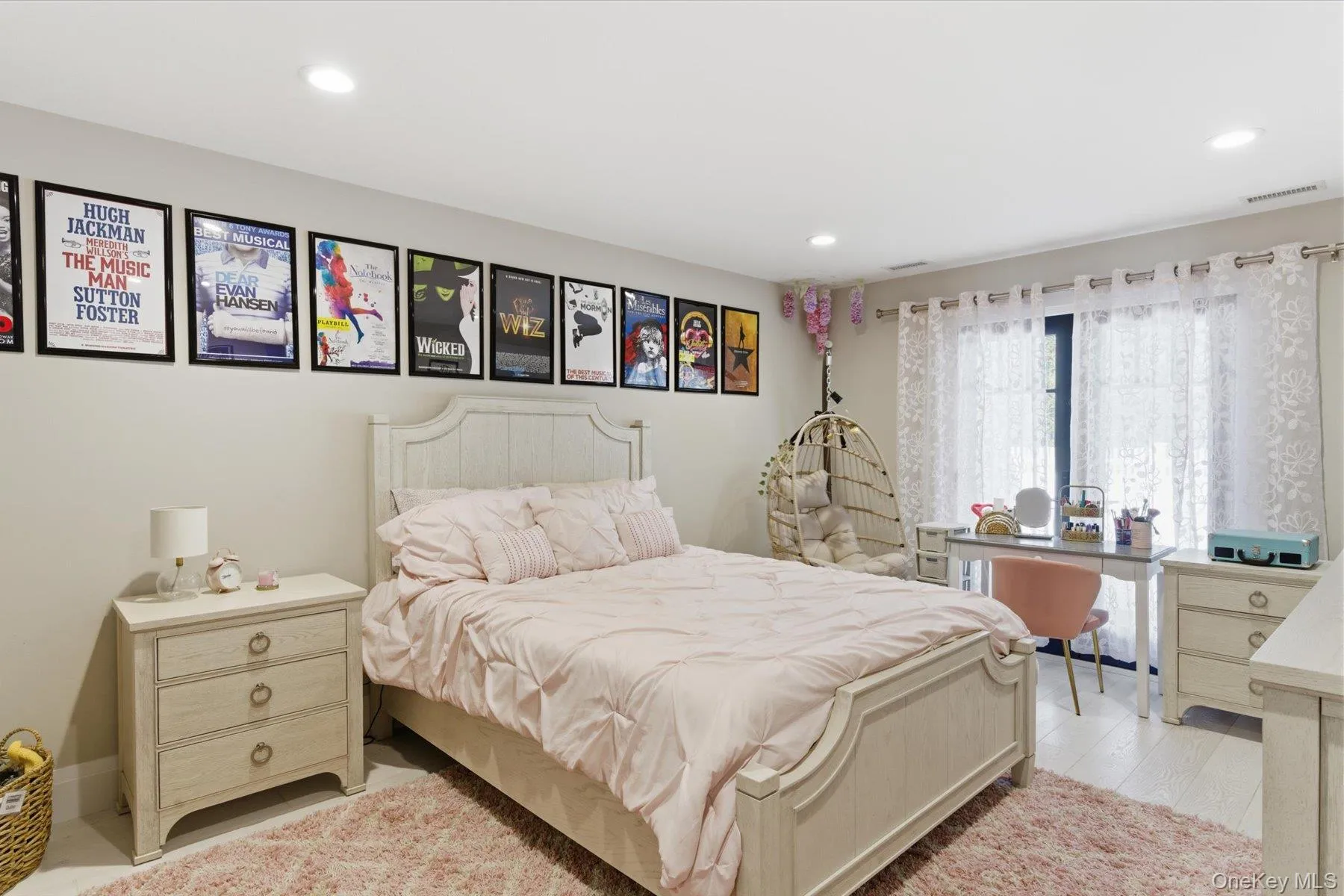 4 Post Lane, Southampton, NY, 5 Bedrooms Bedrooms, 10 Rooms Rooms,5 BathroomsBathrooms,Residential,For Rent,Post,0,981938 4 Post Lane, Southampton, NY, 5 Bedrooms Bedrooms, 10 Rooms Rooms,5 BathroomsBathrooms,Residential,For Rent,Post,0,981938
