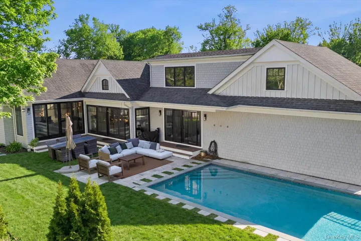 4 Post Lane, Southampton, New York 11959