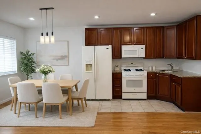 VS Dining area and Kitchen VS Dining area and Kitchen