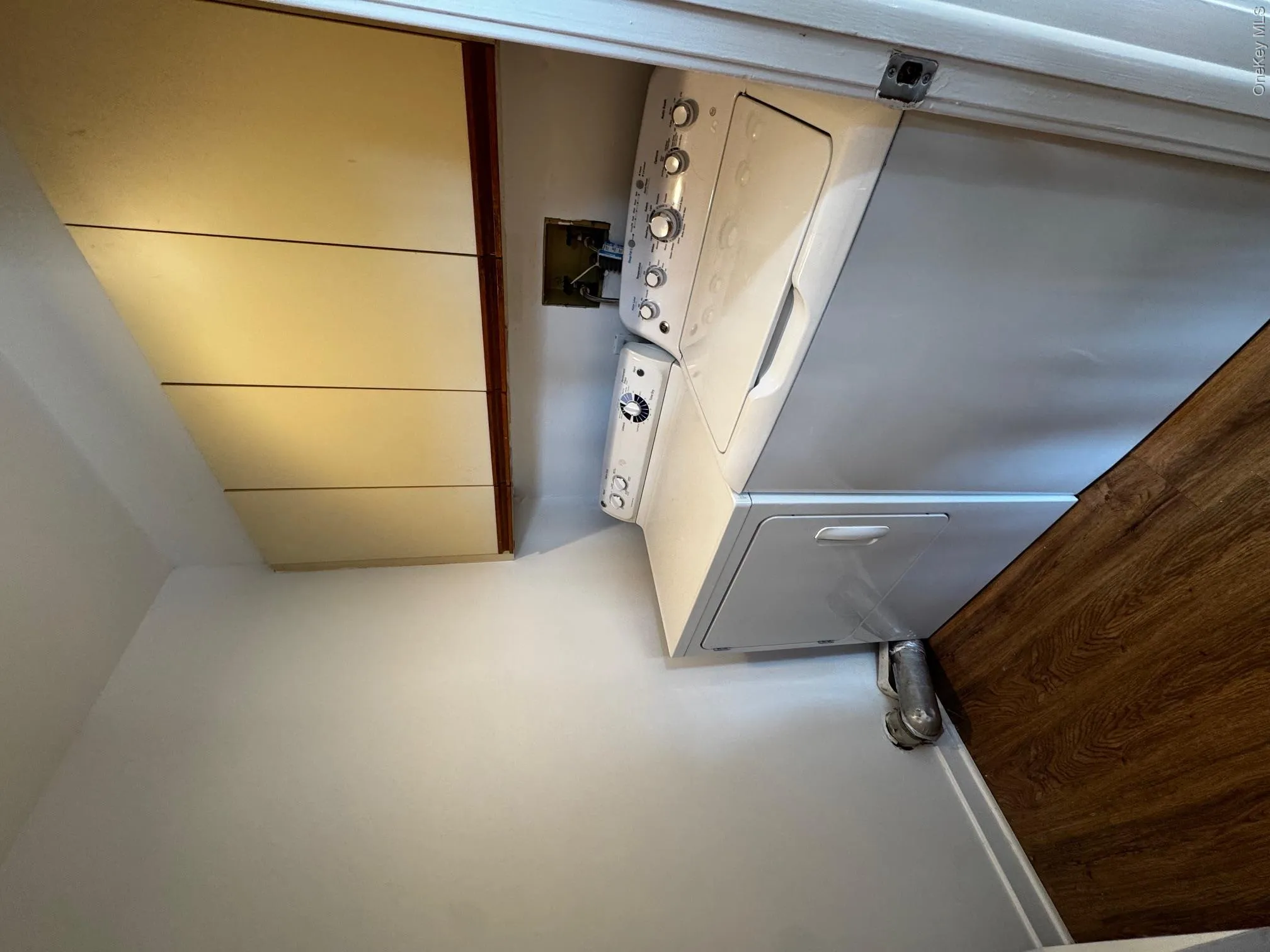 2581 Roanoke Avenue, Riverhead, NY, 3 Bedrooms Bedrooms, 7 Rooms Rooms,3 BathroomsBathrooms,Residential Lease,For Rent,Roanoke,0,981955 2581 Roanoke Avenue, Riverhead, NY, 3 Bedrooms Bedrooms, 7 Rooms Rooms,3 BathroomsBathrooms,Residential Lease,For Rent,Roanoke,0,981955