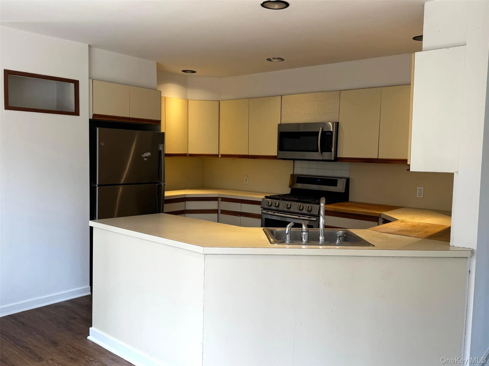 2581 Roanoke Avenue, Riverhead, NY, 3 Bedrooms Bedrooms, 7 Rooms Rooms,3 BathroomsBathrooms,Residential Lease,For Rent,Roanoke,0,981955 2581 Roanoke Avenue, Riverhead, NY, 3 Bedrooms Bedrooms, 7 Rooms Rooms,3 BathroomsBathrooms,Residential Lease,For Rent,Roanoke,0,981955