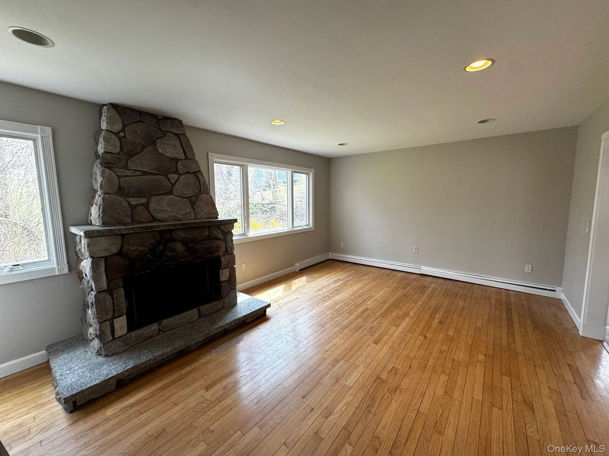 2581 Roanoke Avenue, Riverhead, NY, 3 Bedrooms Bedrooms, 7 Rooms Rooms,3 BathroomsBathrooms,Residential Lease,For Rent,Roanoke,0,981955 2581 Roanoke Avenue, Riverhead, NY, 3 Bedrooms Bedrooms, 7 Rooms Rooms,3 BathroomsBathrooms,Residential Lease,For Rent,Roanoke,0,981955