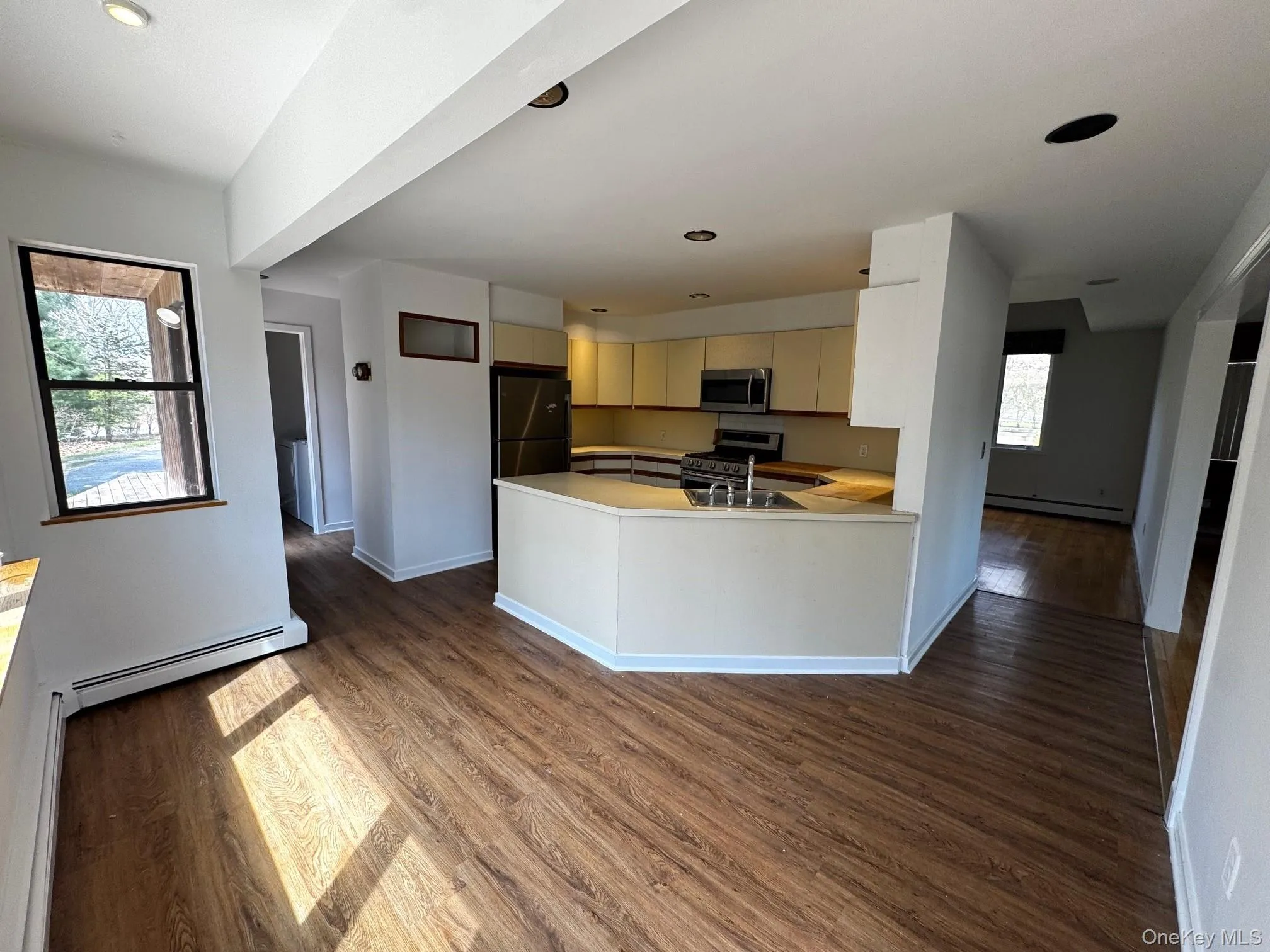 2581 Roanoke Avenue, Riverhead, NY, 3 Bedrooms Bedrooms, 7 Rooms Rooms,3 BathroomsBathrooms,Residential Lease,For Rent,Roanoke,0,981955 2581 Roanoke Avenue, Riverhead, NY, 3 Bedrooms Bedrooms, 7 Rooms Rooms,3 BathroomsBathrooms,Residential Lease,For Rent,Roanoke,0,981955
