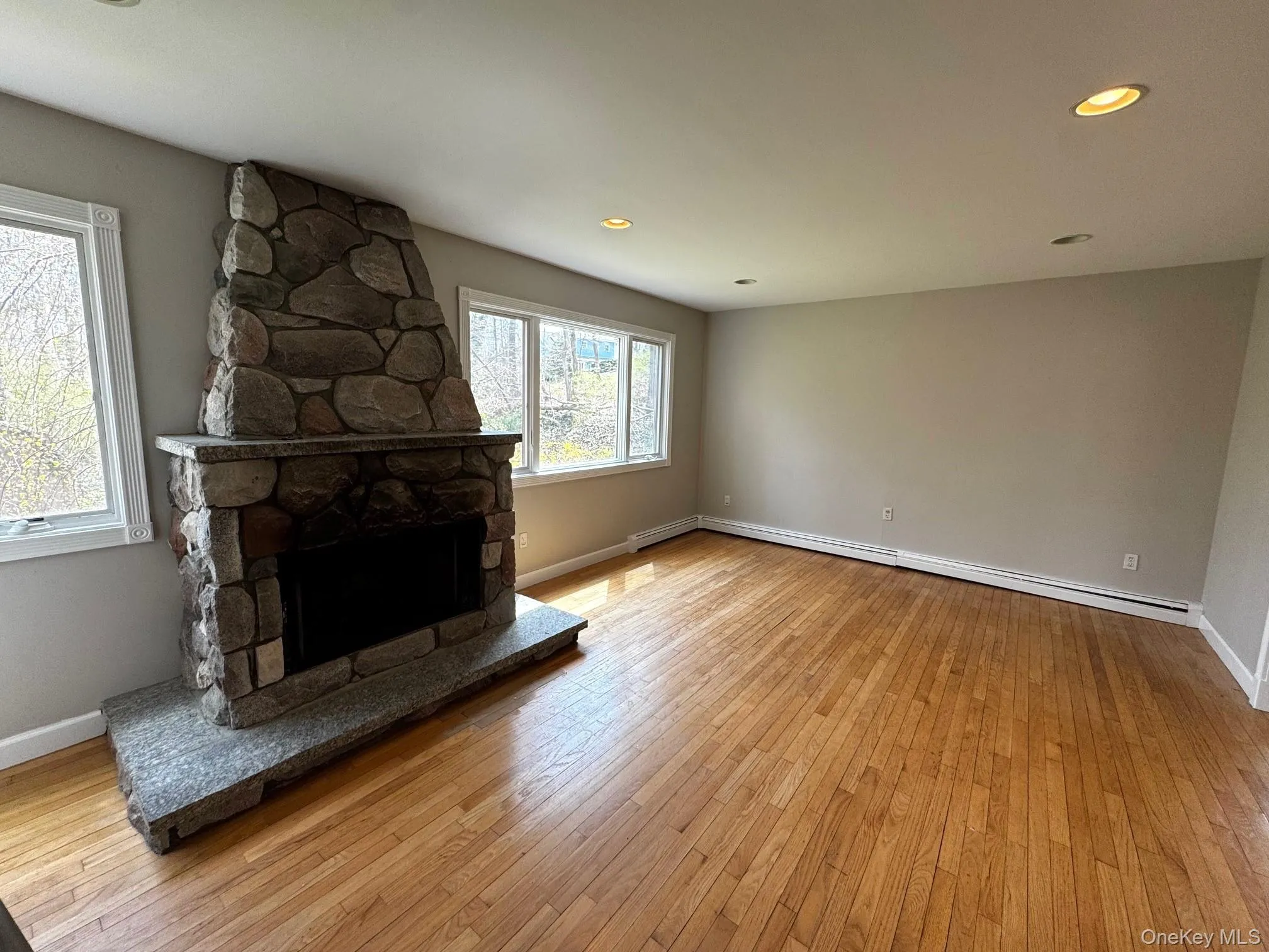 2581 Roanoke Avenue, Riverhead, NY, 3 Bedrooms Bedrooms, 7 Rooms Rooms,3 BathroomsBathrooms,Residential Lease,For Rent,Roanoke,0,981955 2581 Roanoke Avenue, Riverhead, NY, 3 Bedrooms Bedrooms, 7 Rooms Rooms,3 BathroomsBathrooms,Residential Lease,For Rent,Roanoke,0,981955