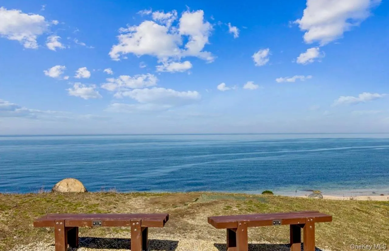 2581 Roanoke Avenue, Riverhead, NY, 3 Bedrooms Bedrooms, 7 Rooms Rooms,3 BathroomsBathrooms,Residential Lease,For Rent,Roanoke,0,981955 2581 Roanoke Avenue, Riverhead, NY, 3 Bedrooms Bedrooms, 7 Rooms Rooms,3 BathroomsBathrooms,Residential Lease,For Rent,Roanoke,0,981955