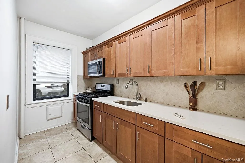 1 Franklin Avenue, White Plains, NY, 2 Bedrooms Bedrooms, 6 Rooms Rooms,1 BathroomBathrooms,Residential,For Rent,Franklin,0,981957 1 Franklin Avenue, White Plains, NY, 2 Bedrooms Bedrooms, 6 Rooms Rooms,1 BathroomBathrooms,Residential,For Rent,Franklin,0,981957