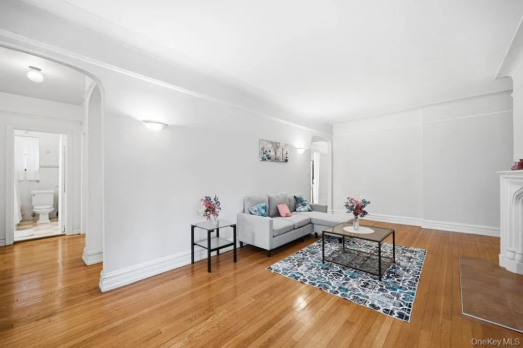 1 Franklin Avenue, White Plains, NY, 2 Bedrooms Bedrooms, 6 Rooms Rooms,1 BathroomBathrooms,Residential,For Rent,Franklin,0,981957 1 Franklin Avenue, White Plains, NY, 2 Bedrooms Bedrooms, 6 Rooms Rooms,1 BathroomBathrooms,Residential,For Rent,Franklin,0,981957