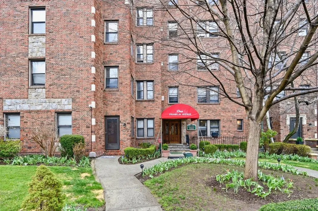 1 Franklin Avenue, White Plains, NY, 2 Bedrooms Bedrooms, 6 Rooms Rooms,1 BathroomBathrooms,Residential,For Rent,Franklin,0,981957 1 Franklin Avenue, White Plains, NY, 2 Bedrooms Bedrooms, 6 Rooms Rooms,1 BathroomBathrooms,Residential,For Rent,Franklin,0,981957