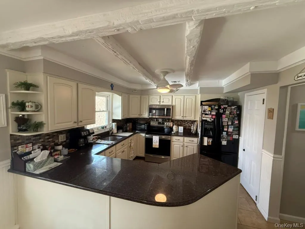 12 Knoll Crest, Brookhaven, NY, 4 Bedrooms Bedrooms, 8 Rooms Rooms,2 BathroomsBathrooms,Residential,For Rent,Knoll,0,981959 12 Knoll Crest, Brookhaven, NY, 4 Bedrooms Bedrooms, 8 Rooms Rooms,2 BathroomsBathrooms,Residential,For Rent,Knoll,0,981959