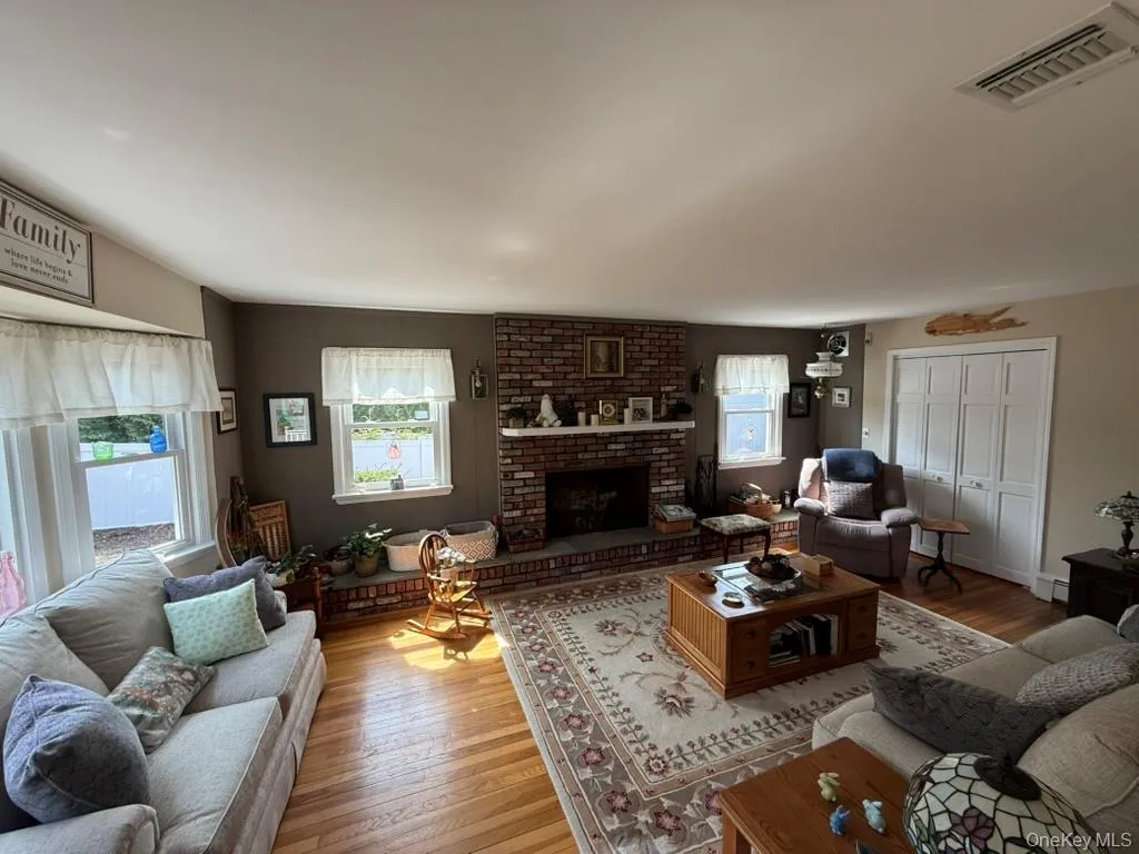 12 Knoll Crest, Brookhaven, NY, 4 Bedrooms Bedrooms, 8 Rooms Rooms,2 BathroomsBathrooms,Residential,For Rent,Knoll,0,981959 12 Knoll Crest, Brookhaven, NY, 4 Bedrooms Bedrooms, 8 Rooms Rooms,2 BathroomsBathrooms,Residential,For Rent,Knoll,0,981959