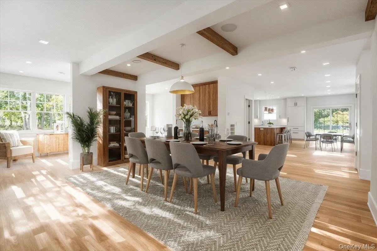 Dining area virtually staged Dining area virtually staged