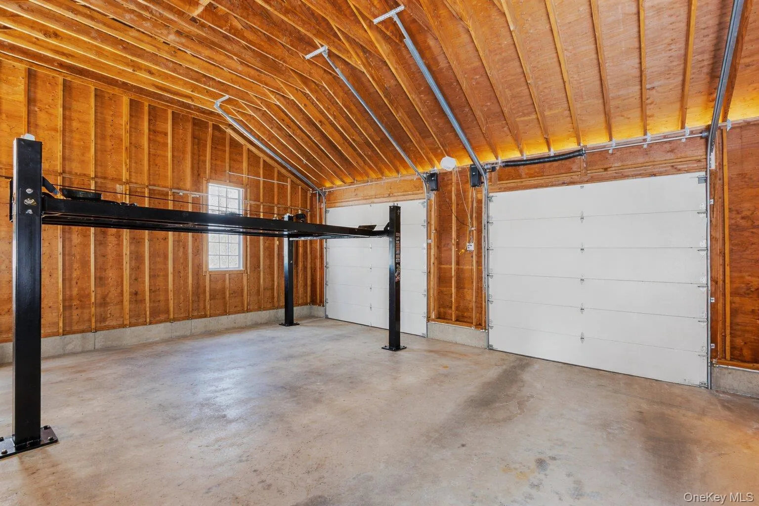 Large 800 SQFT garage addition (lifenot included) Large 800 SQFT garage addition (lifenot included)