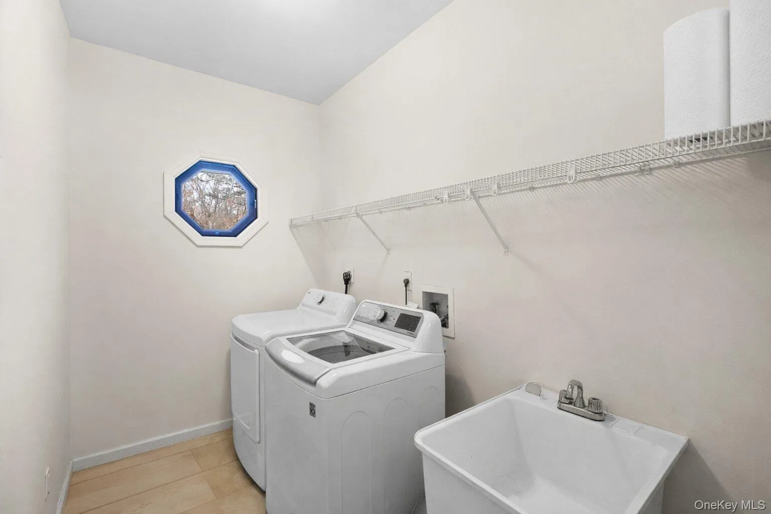 Laundry room with Sink Laundry room with Sink