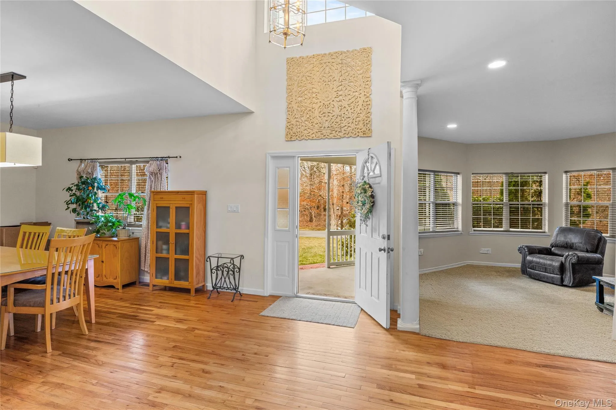 Bright and large foyer Bright and large foyer