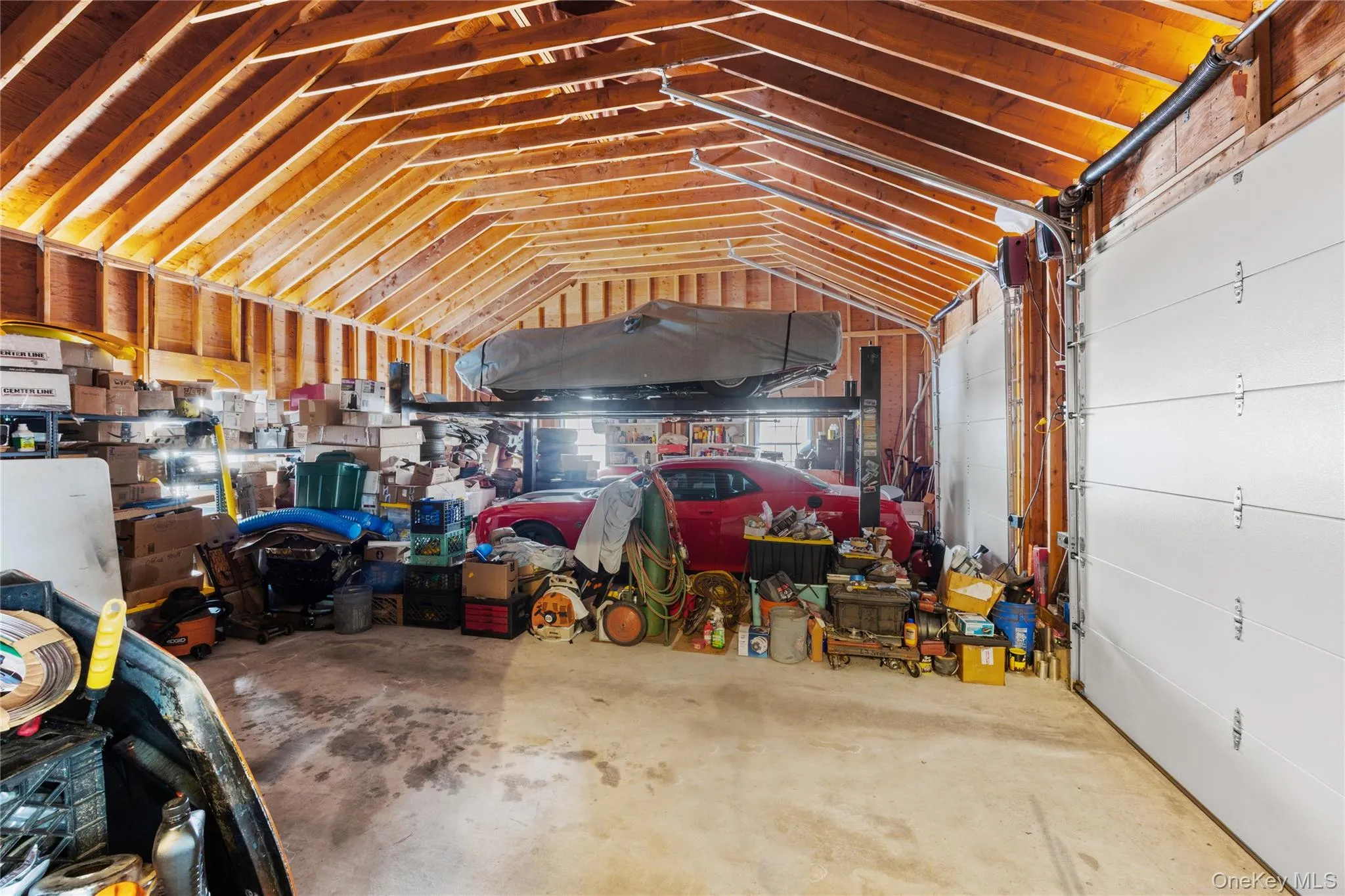 Large 800 SQFT garage addition (lifenot included) Large 800 SQFT garage addition (lifenot included)