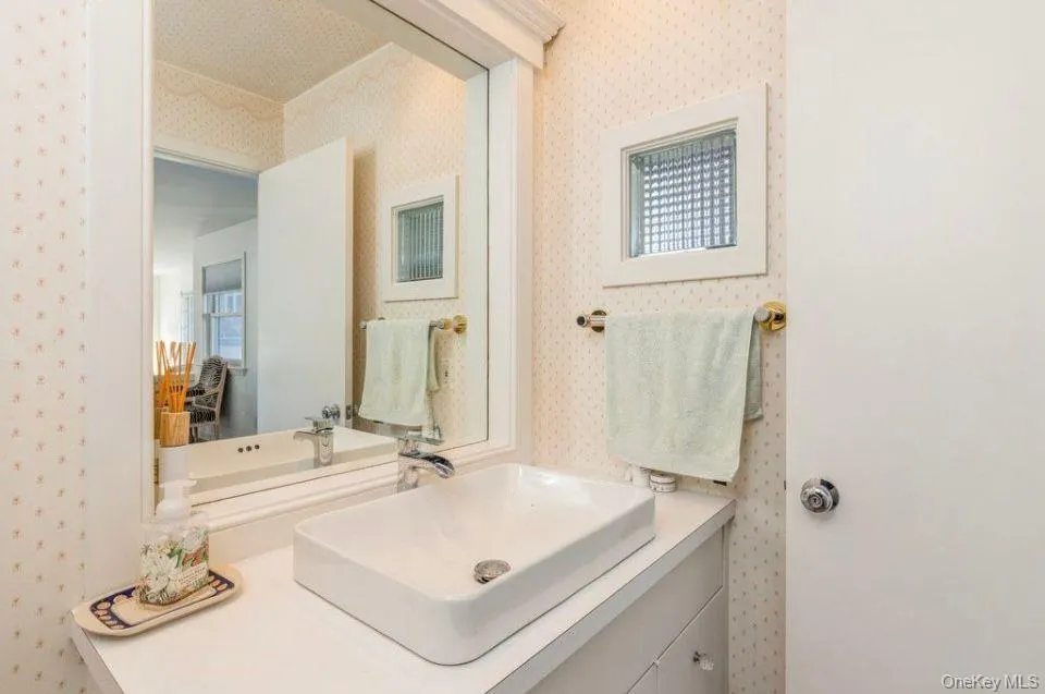 582 Hayground Road, East Hampton, NY, 4 Bedrooms Bedrooms, 10 Rooms Rooms,3 BathroomsBathrooms,Residential Lease,For Rent,Hayground,0,982002 582 Hayground Road, East Hampton, NY, 4 Bedrooms Bedrooms, 10 Rooms Rooms,3 BathroomsBathrooms,Residential Lease,For Rent,Hayground,0,982002