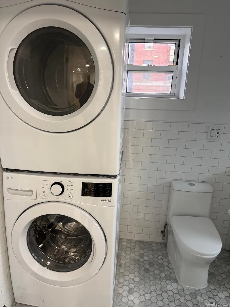 3939 Crescent Street, New York, NY, 6 Bedrooms Bedrooms, 12 Rooms Rooms,4 BathroomsBathrooms,Residential Lease,For Rent,Crescent,0,982014 3939 Crescent Street, New York, NY, 6 Bedrooms Bedrooms, 12 Rooms Rooms,4 BathroomsBathrooms,Residential Lease,For Rent,Crescent,0,982014