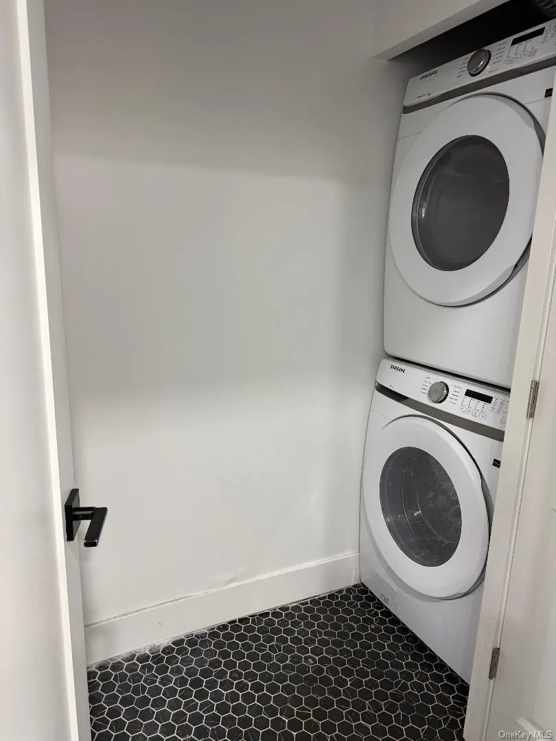 3939 Crescent Street, New York, NY, 6 Bedrooms Bedrooms, 12 Rooms Rooms,4 BathroomsBathrooms,Residential Lease,For Rent,Crescent,0,982014 3939 Crescent Street, New York, NY, 6 Bedrooms Bedrooms, 12 Rooms Rooms,4 BathroomsBathrooms,Residential Lease,For Rent,Crescent,0,982014