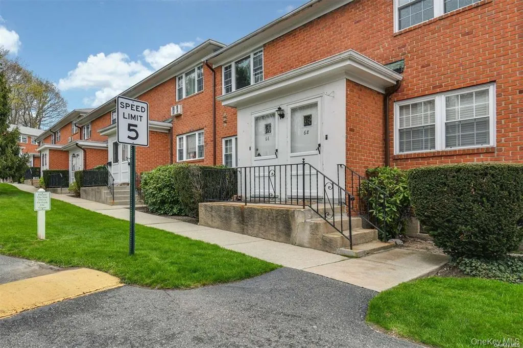 451 Main Street, Huntington, NY, 1 Bedroom Bedrooms, 3 Rooms Rooms,1 BathroomBathrooms,Residential Lease,For Rent,Main,0,982027 451 Main Street, Huntington, NY, 1 Bedroom Bedrooms, 3 Rooms Rooms,1 BathroomBathrooms,Residential Lease,For Rent,Main,0,982027