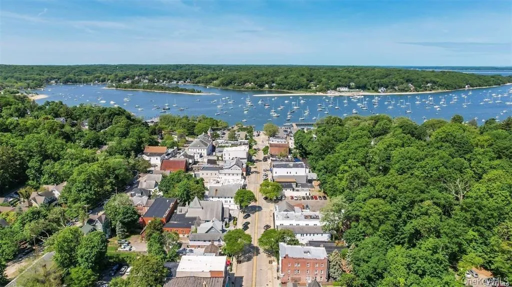 451 Main Street, Huntington, NY, 1 Bedroom Bedrooms, 3 Rooms Rooms,1 BathroomBathrooms,Residential Lease,For Rent,Main,0,982027 451 Main Street, Huntington, NY, 1 Bedroom Bedrooms, 3 Rooms Rooms,1 BathroomBathrooms,Residential Lease,For Rent,Main,0,982027