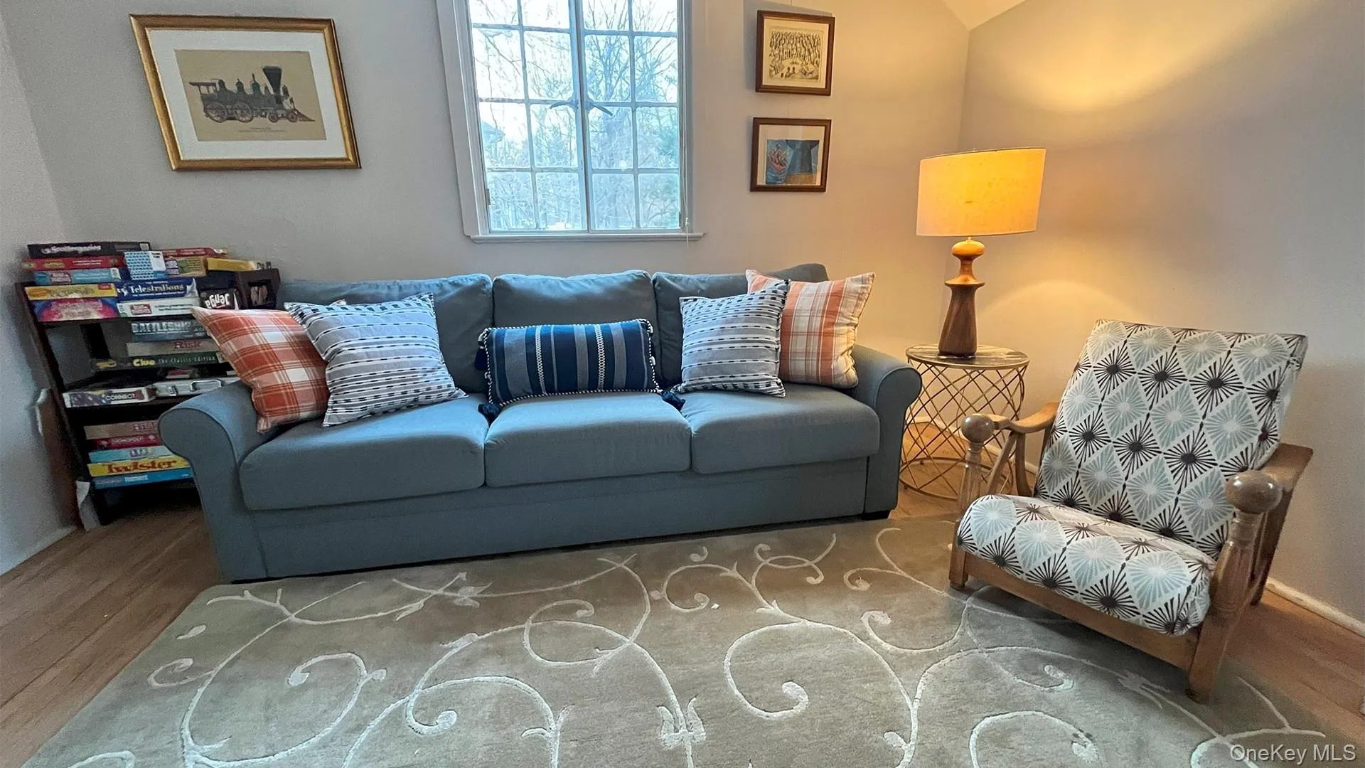 2nd floor TV room with pull-out sleeper bed 2nd floor TV room with pull-out sleeper bed