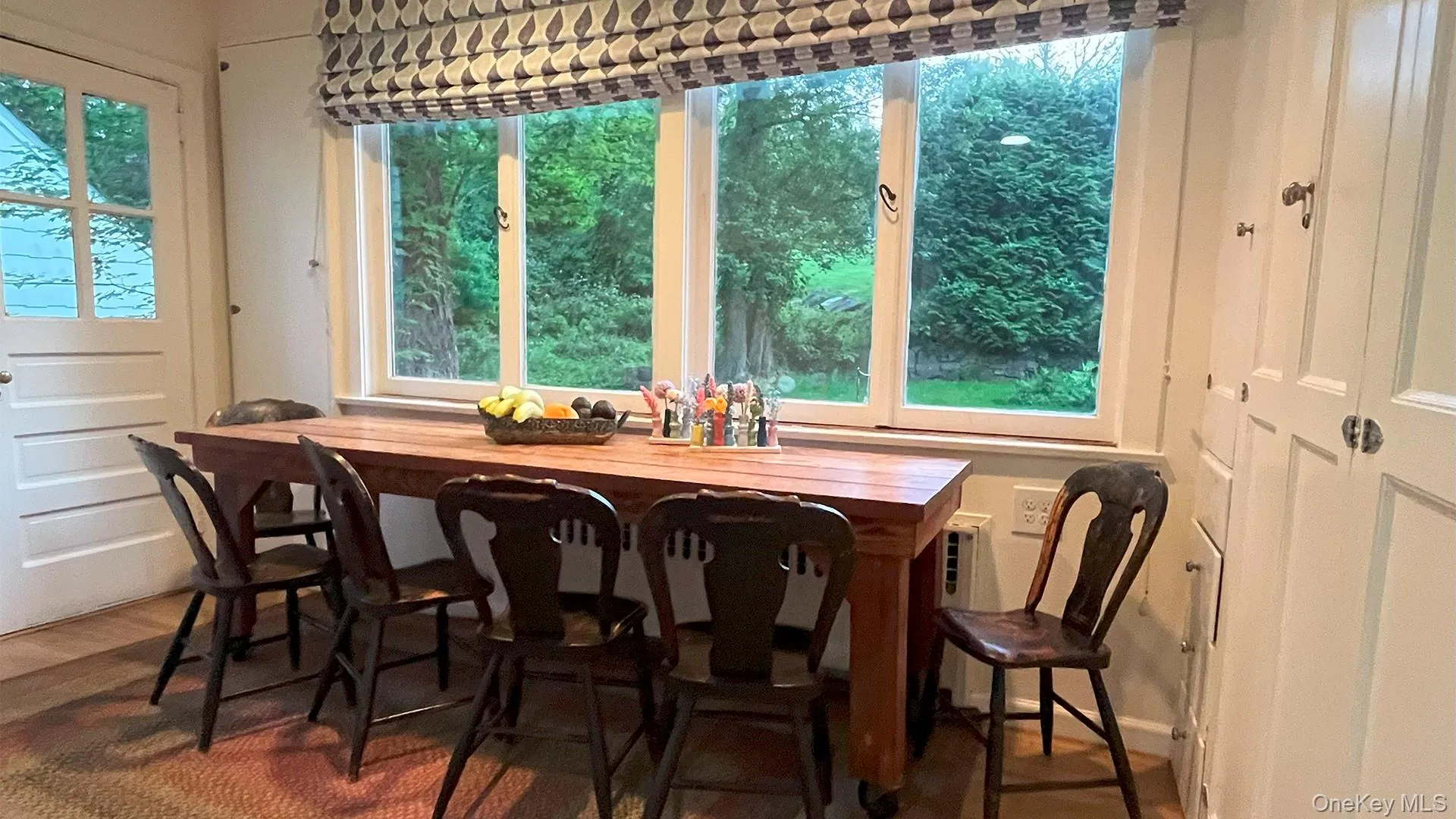 Eat in kitchen with lovely views over the garden Eat in kitchen with lovely views over the garden