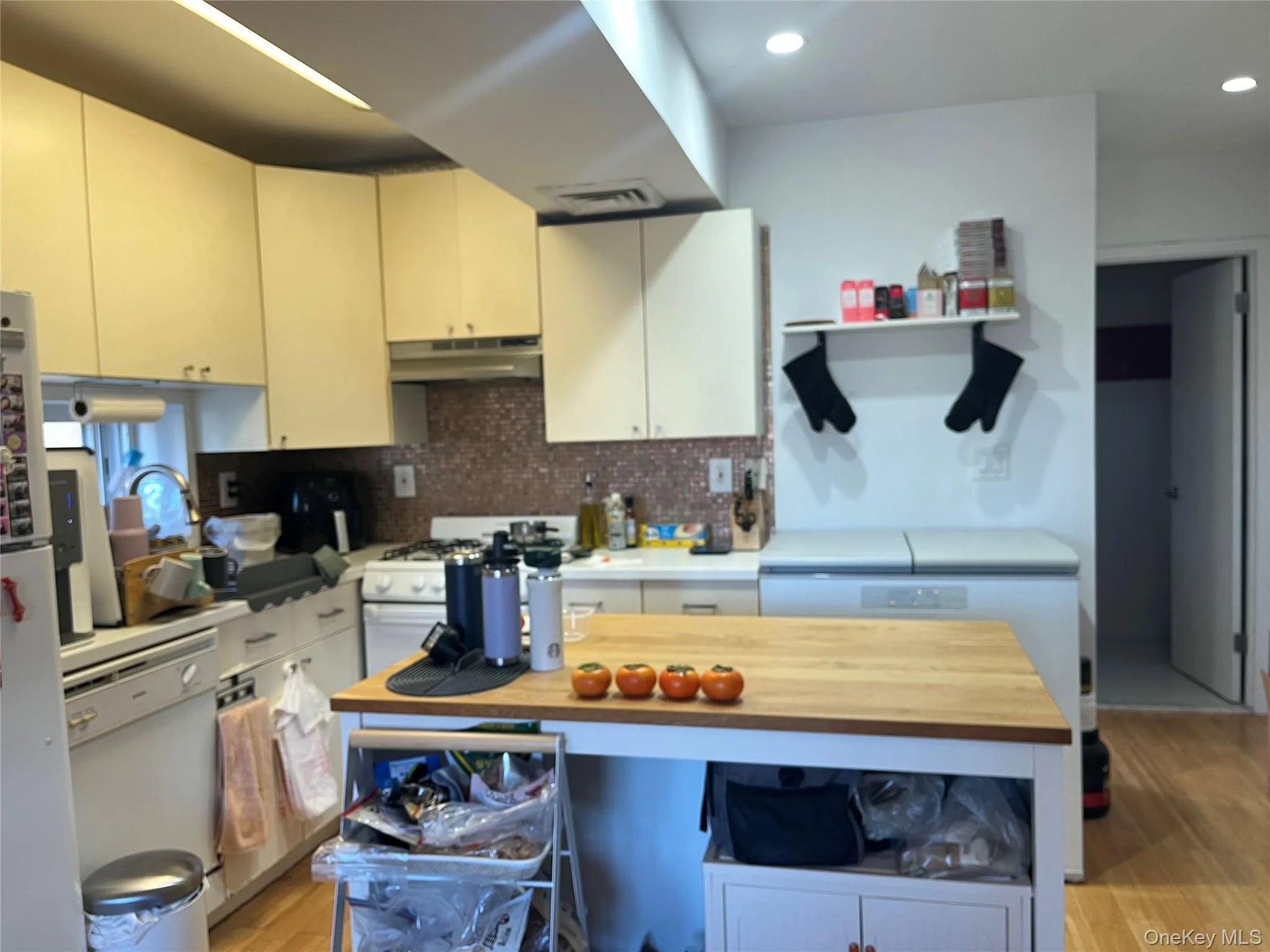 43-14 157 Street, New York, NY, 3 Bedrooms Bedrooms, 5 Rooms Rooms,1 BathroomBathrooms,Residential Lease,For Rent,157,0,982065 43-14 157 Street, New York, NY, 3 Bedrooms Bedrooms, 5 Rooms Rooms,1 BathroomBathrooms,Residential Lease,For Rent,157,0,982065