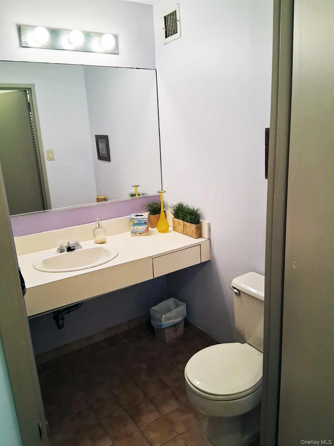 Half bathroom Half bathroom