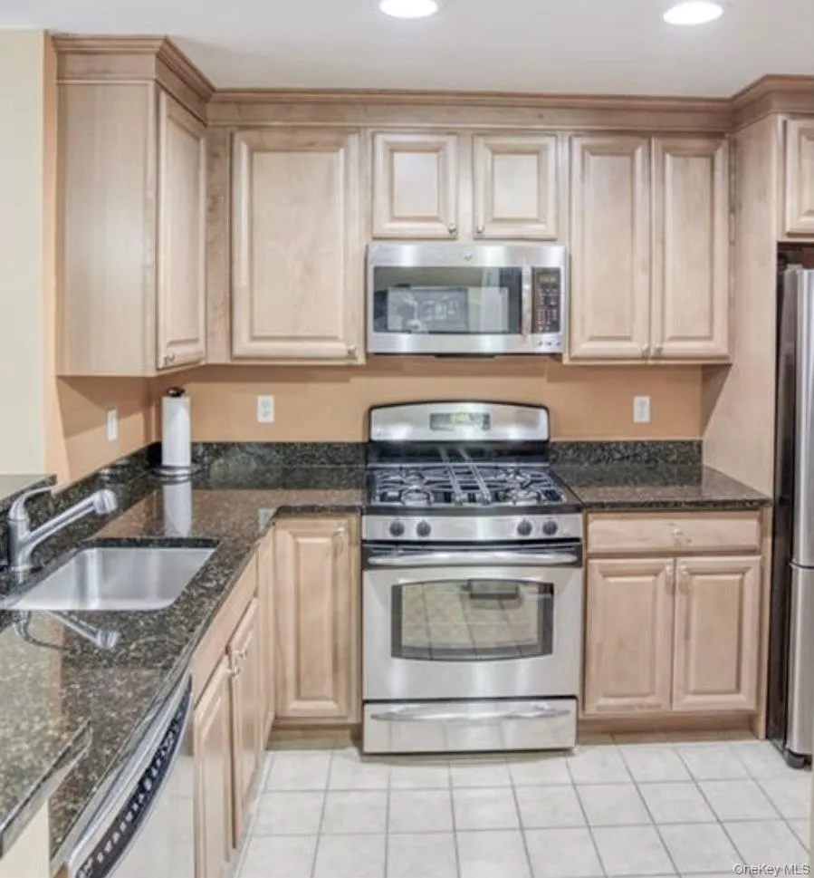 1321 Round Pointe Drive, Haverstraw, NY, 1 Bedroom Bedrooms, 5 Rooms Rooms,1 BathroomBathrooms,Residential Lease,For Rent,Round Pointe,0,982091 1321 Round Pointe Drive, Haverstraw, NY, 1 Bedroom Bedrooms, 5 Rooms Rooms,1 BathroomBathrooms,Residential Lease,For Rent,Round Pointe,0,982091