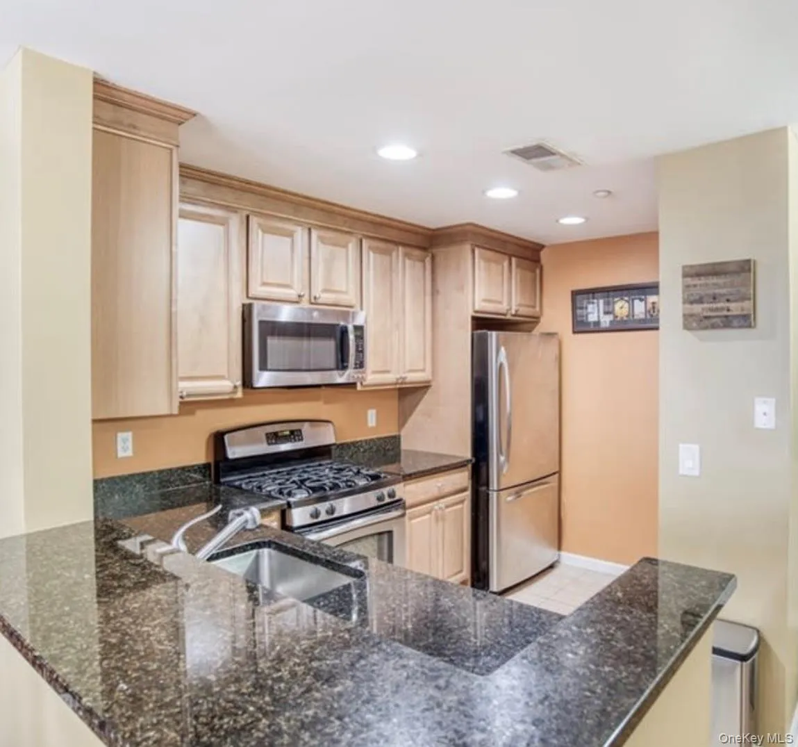 1321 Round Pointe Drive, Haverstraw, NY, 1 Bedroom Bedrooms, 5 Rooms Rooms,1 BathroomBathrooms,Residential Lease,For Rent,Round Pointe,0,982091 1321 Round Pointe Drive, Haverstraw, NY, 1 Bedroom Bedrooms, 5 Rooms Rooms,1 BathroomBathrooms,Residential Lease,For Rent,Round Pointe,0,982091