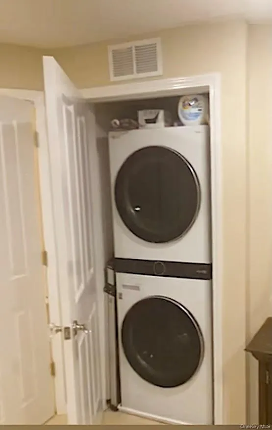 1321 Round Pointe Drive, Haverstraw, NY, 1 Bedroom Bedrooms, 5 Rooms Rooms,1 BathroomBathrooms,Residential Lease,For Rent,Round Pointe,0,982091 1321 Round Pointe Drive, Haverstraw, NY, 1 Bedroom Bedrooms, 5 Rooms Rooms,1 BathroomBathrooms,Residential Lease,For Rent,Round Pointe,0,982091