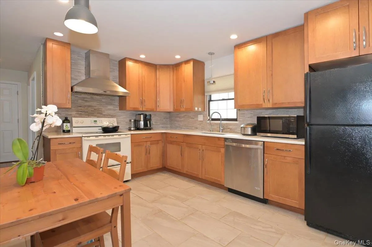 43 Flagstone Lane, Hempstead, NY, 5 Bedrooms Bedrooms, 7 Rooms Rooms,1 BathroomBathrooms,Residential Lease,For Rent,Flagstone,0,982092 43 Flagstone Lane, Hempstead, NY, 5 Bedrooms Bedrooms, 7 Rooms Rooms,1 BathroomBathrooms,Residential Lease,For Rent,Flagstone,0,982092
