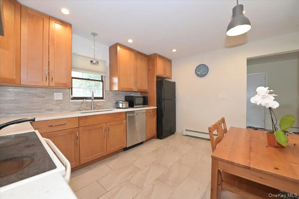 43 Flagstone Lane, Hempstead, NY, 5 Bedrooms Bedrooms, 7 Rooms Rooms,1 BathroomBathrooms,Residential Lease,For Rent,Flagstone,0,982092 43 Flagstone Lane, Hempstead, NY, 5 Bedrooms Bedrooms, 7 Rooms Rooms,1 BathroomBathrooms,Residential Lease,For Rent,Flagstone,0,982092