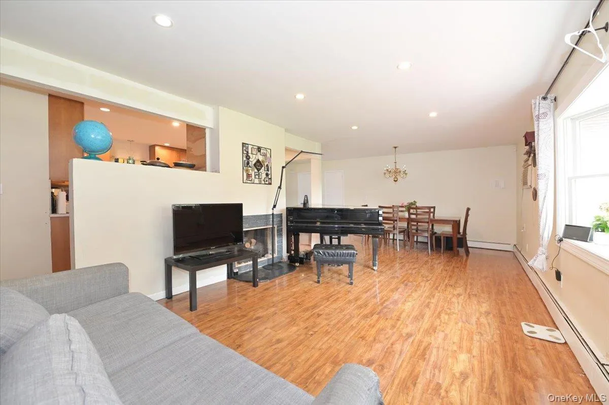43 Flagstone Lane, Hempstead, NY, 5 Bedrooms Bedrooms, 7 Rooms Rooms,1 BathroomBathrooms,Residential Lease,For Rent,Flagstone,0,982092 43 Flagstone Lane, Hempstead, NY, 5 Bedrooms Bedrooms, 7 Rooms Rooms,1 BathroomBathrooms,Residential Lease,For Rent,Flagstone,0,982092