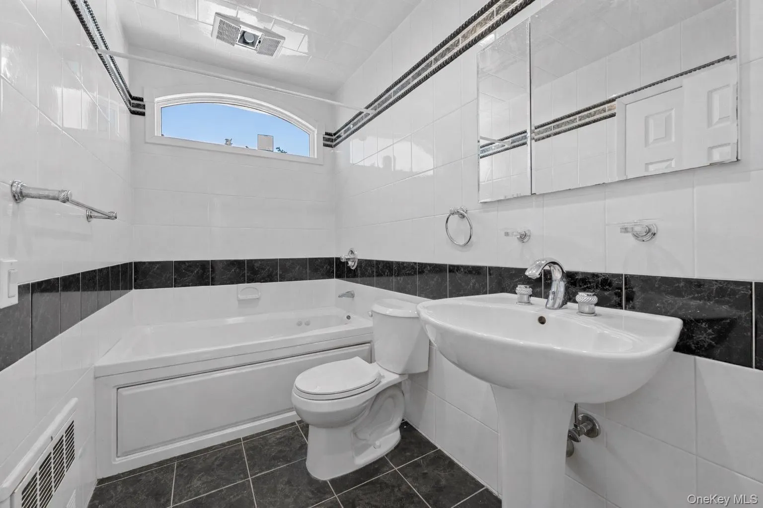 224 Broadway, Hempstead, NY, 4 Bedrooms Bedrooms, 11 Rooms Rooms,2 BathroomsBathrooms,Residential,For Rent,Broadway,0,982103 224 Broadway, Hempstead, NY, 4 Bedrooms Bedrooms, 11 Rooms Rooms,2 BathroomsBathrooms,Residential,For Rent,Broadway,0,982103