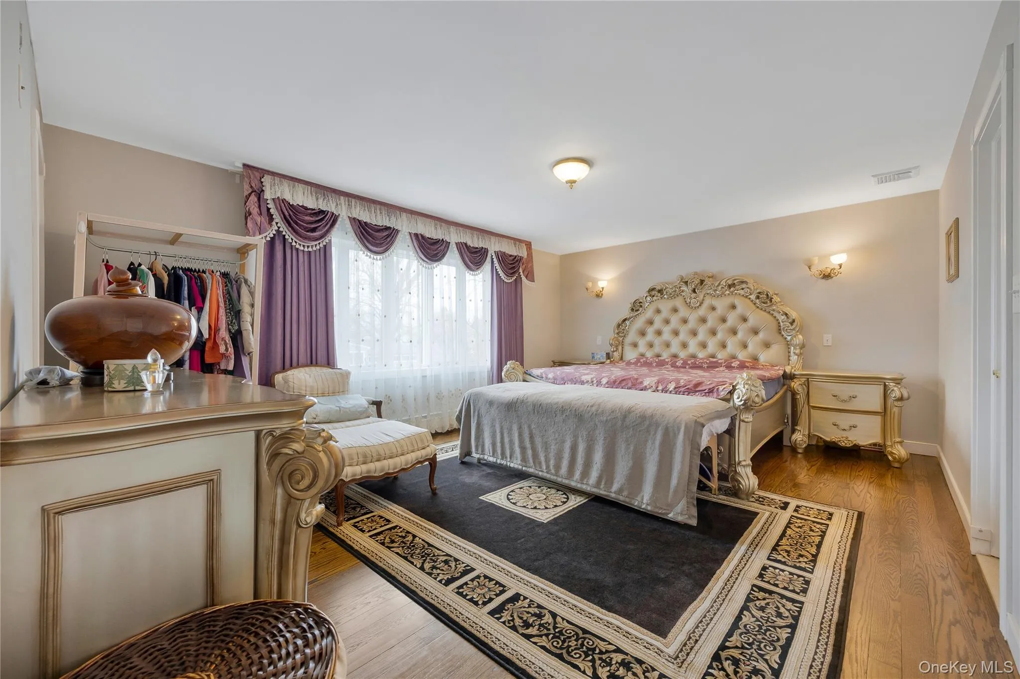 8 Percheron Lane, North Hempstead, NY, 5 Bedrooms Bedrooms, 12 Rooms Rooms,4 BathroomsBathrooms,Residential,For Rent,Percheron,0,982131 8 Percheron Lane, North Hempstead, NY, 5 Bedrooms Bedrooms, 12 Rooms Rooms,4 BathroomsBathrooms,Residential,For Rent,Percheron,0,982131