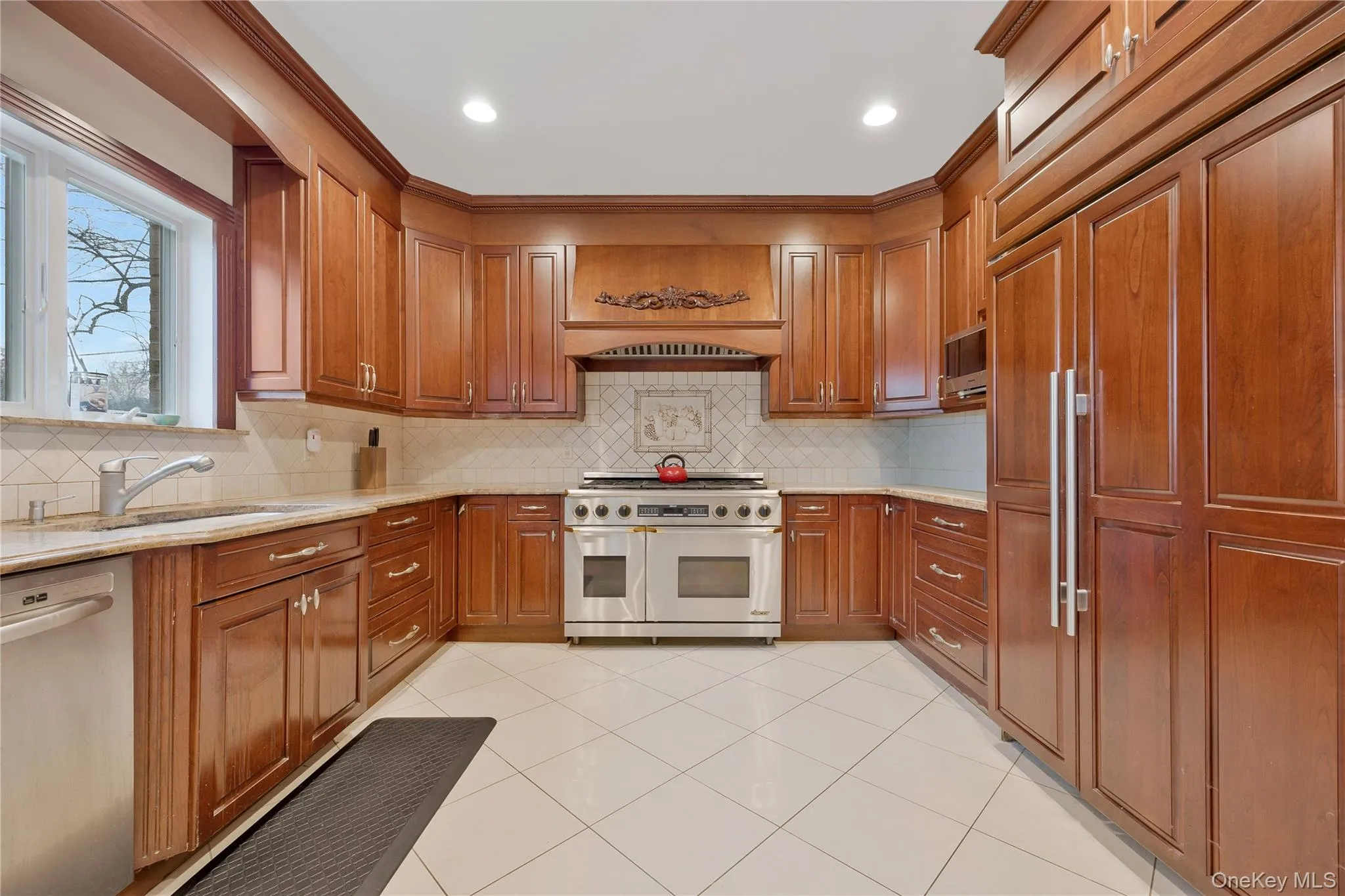 8 Percheron Lane, North Hempstead, NY, 5 Bedrooms Bedrooms, 12 Rooms Rooms,4 BathroomsBathrooms,Residential,For Rent,Percheron,0,982131 8 Percheron Lane, North Hempstead, NY, 5 Bedrooms Bedrooms, 12 Rooms Rooms,4 BathroomsBathrooms,Residential,For Rent,Percheron,0,982131