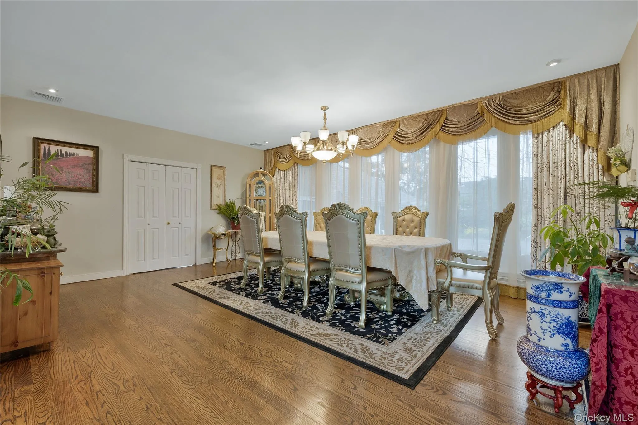 8 Percheron Lane, North Hempstead, NY, 5 Bedrooms Bedrooms, 12 Rooms Rooms,4 BathroomsBathrooms,Residential,For Rent,Percheron,0,982131 8 Percheron Lane, North Hempstead, NY, 5 Bedrooms Bedrooms, 12 Rooms Rooms,4 BathroomsBathrooms,Residential,For Rent,Percheron,0,982131