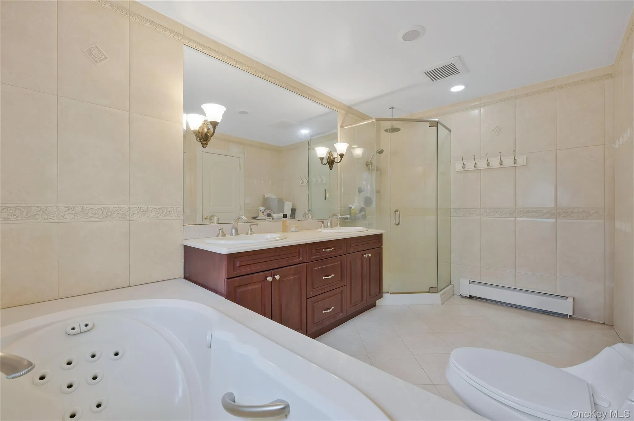8 Percheron Lane, North Hempstead, NY, 5 Bedrooms Bedrooms, 12 Rooms Rooms,4 BathroomsBathrooms,Residential,For Rent,Percheron,0,982131 8 Percheron Lane, North Hempstead, NY, 5 Bedrooms Bedrooms, 12 Rooms Rooms,4 BathroomsBathrooms,Residential,For Rent,Percheron,0,982131