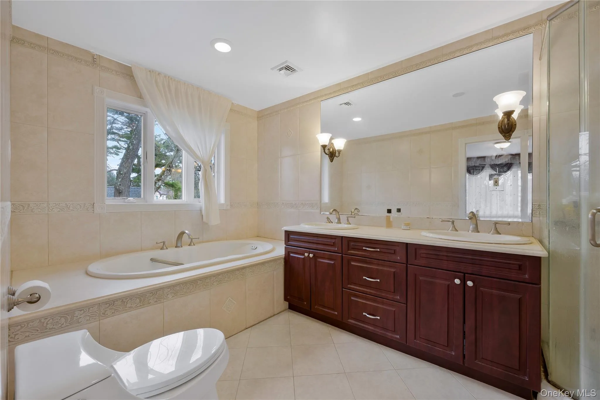 8 Percheron Lane, North Hempstead, NY, 5 Bedrooms Bedrooms, 12 Rooms Rooms,4 BathroomsBathrooms,Residential,For Rent,Percheron,0,982131 8 Percheron Lane, North Hempstead, NY, 5 Bedrooms Bedrooms, 12 Rooms Rooms,4 BathroomsBathrooms,Residential,For Rent,Percheron,0,982131